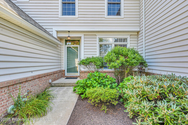 Property Photo:  203 Thackeray Close  PA 18507 