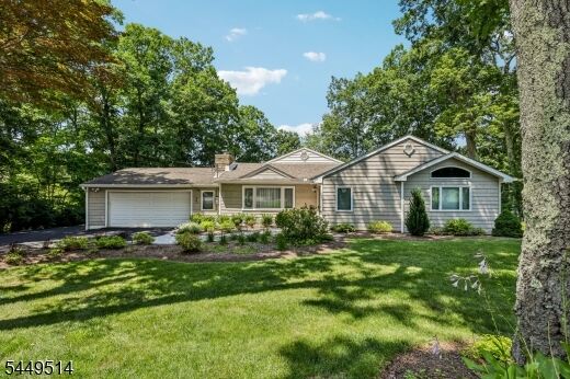 Property Photo:  3 Beech Ct  NJ 07460 
