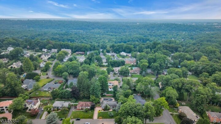 Property Photo:  7 Oak Rdg  NJ 07081 