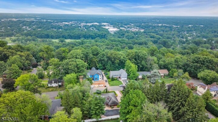 Property Photo:  7 Oak Rdg  NJ 07081 