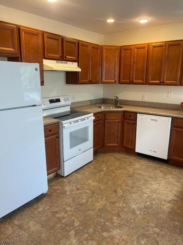 Property Photo:  17 Chestnut St - Unit 1  NJ 07006 