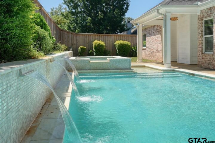 Property Photo:  812 Rugby Lane  TX 75791 