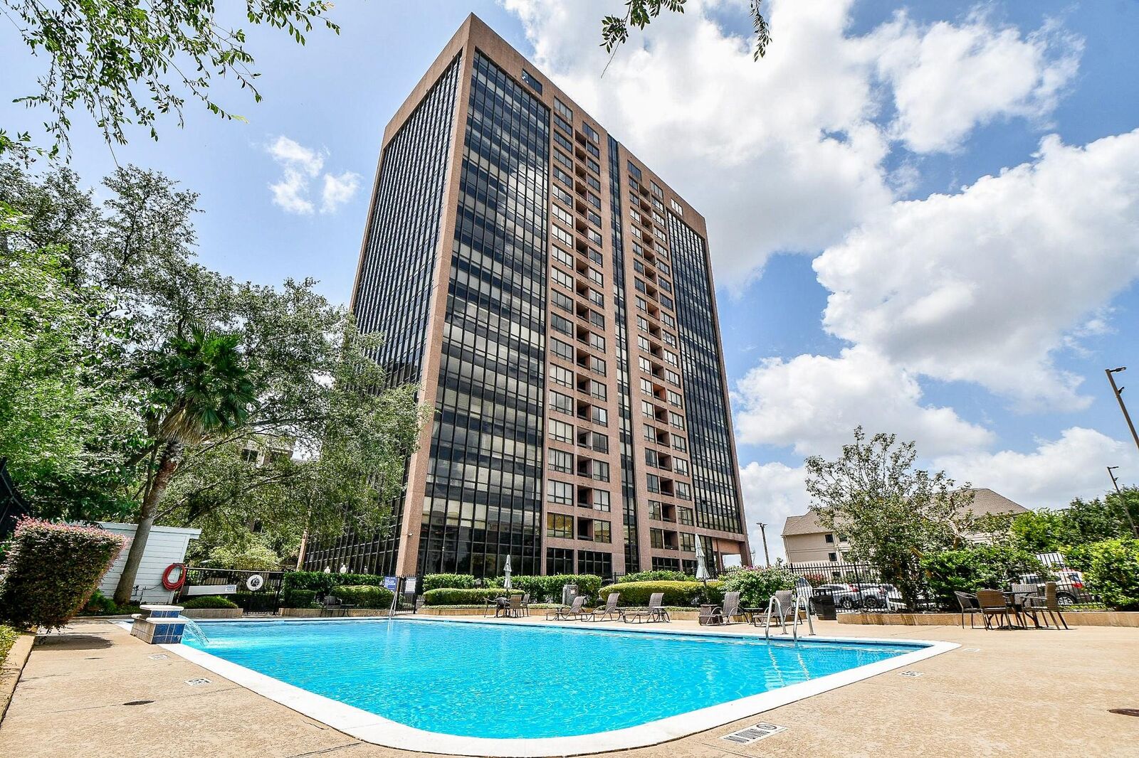 Property Photo:  5150 Hidalgo Street 1305  TX 77056 