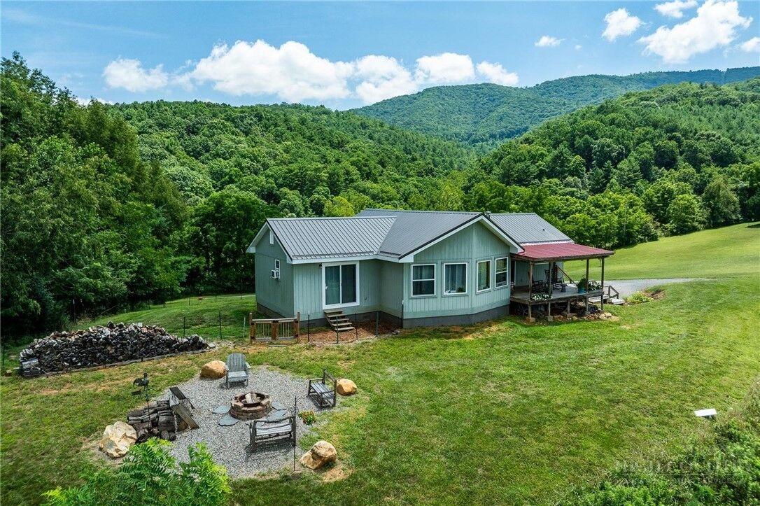 Property Photo: 1131 Dug Hill Road TN 37683
