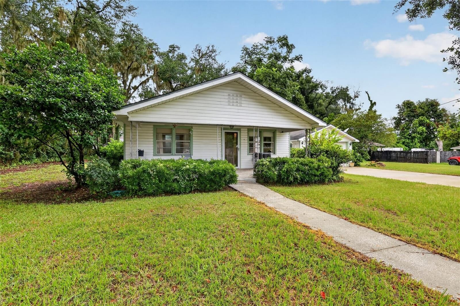 Property Photo: 605 Stanley Avenue FL 34785