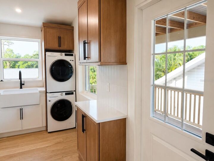 Property Photo: 2822 1/2 11th St N FL 33704