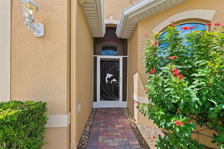 Property Photo:  623 Chipper Drive  FL 33573 