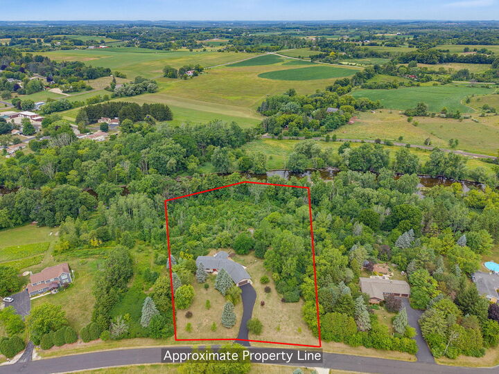 Property Photo:  N5471 Loraine Dr  WI 53021 