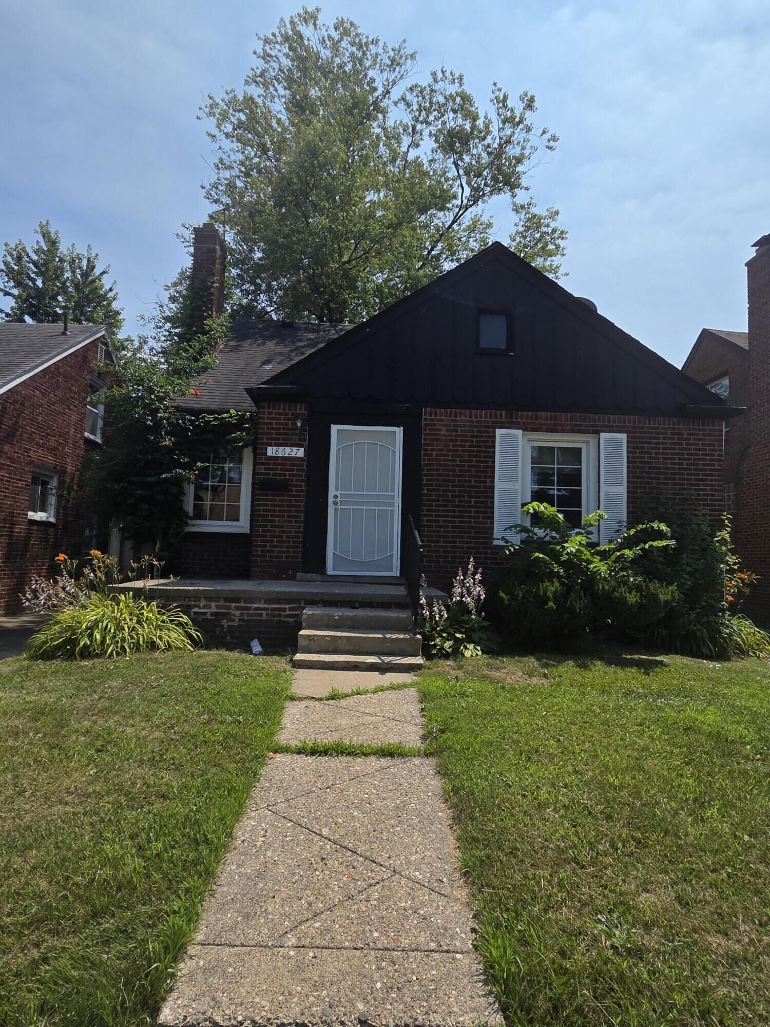 Property Photo:  18627 Curtis Street  MI 48219 