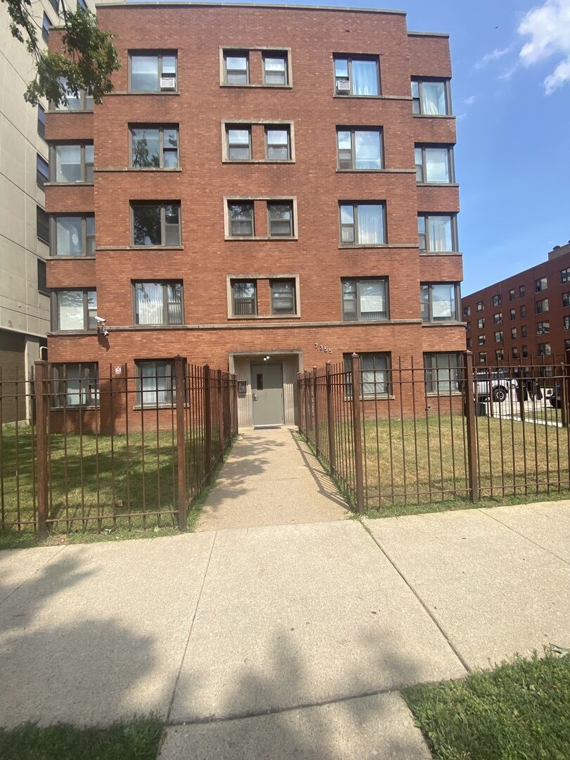 Property Photo: 7355 S South Shore Drive 103 IL 60649