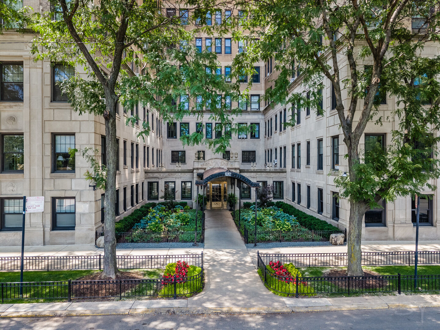 Property Photo: 3520 N Lake Shore Drive 3K IL 60657