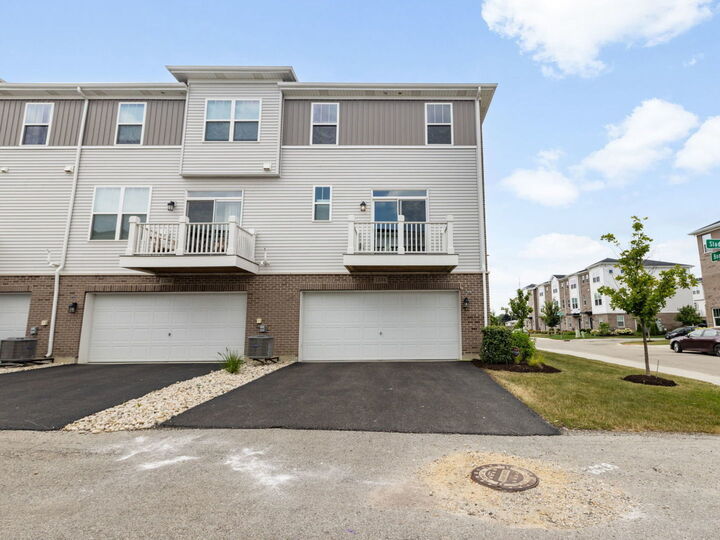 Property Photo: 1534 Slade Way IL 60018
