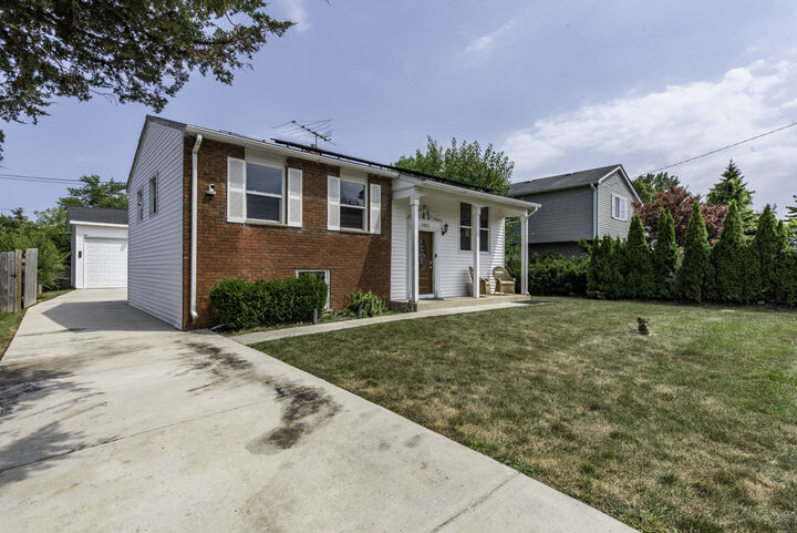 Property Photo:  2021 Honore Avenue  IL 60064 