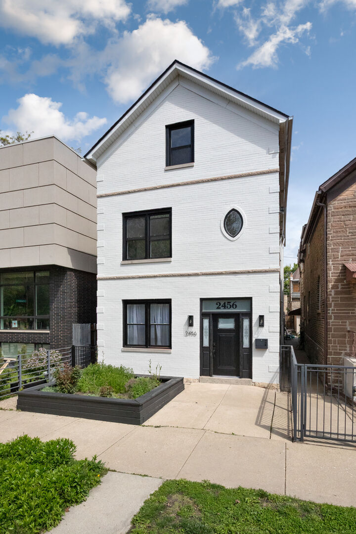 Property Photo:  2456 W Huron Street  IL 60612 
