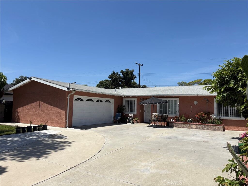 Property Photo: 1622 S Pacific CA 92704