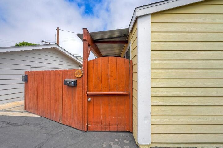 Property Photo:  123 Jasper Street 1  CA 92024 