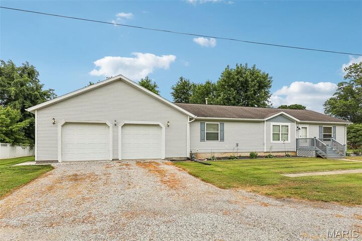 Property Photo:  510 W Douglas Street  IL 62074 