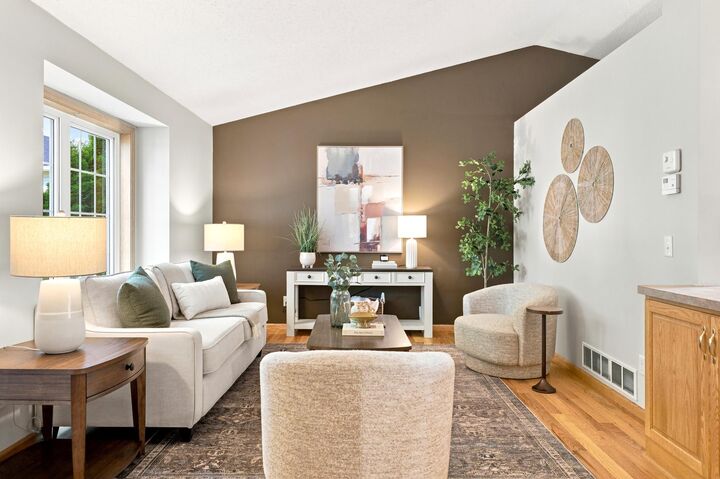 Property Photo:  1351 Rolling Oaks Drive  MN 55341 