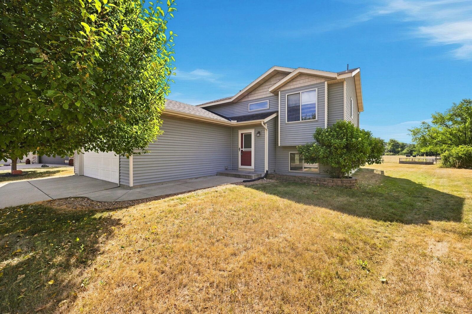 Property Photo:  1050 Voyageur Street  MN 56303 