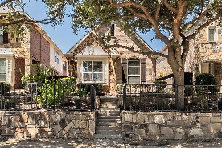 Property Photo: 2444 Sunderland Lane TX 75067