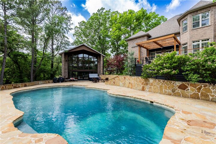 Property Photo:  904 NW Oxford Gate  AR 72712 