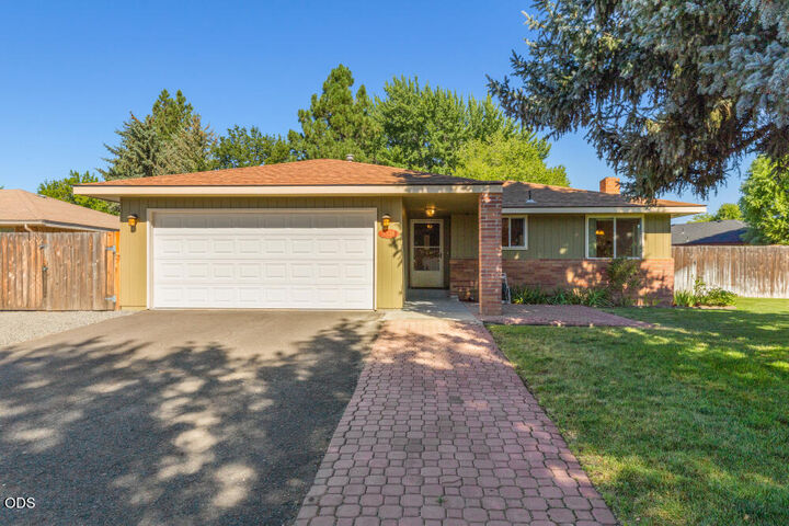 Property Photo:  5336 Knightwood Drive  OR 97603 