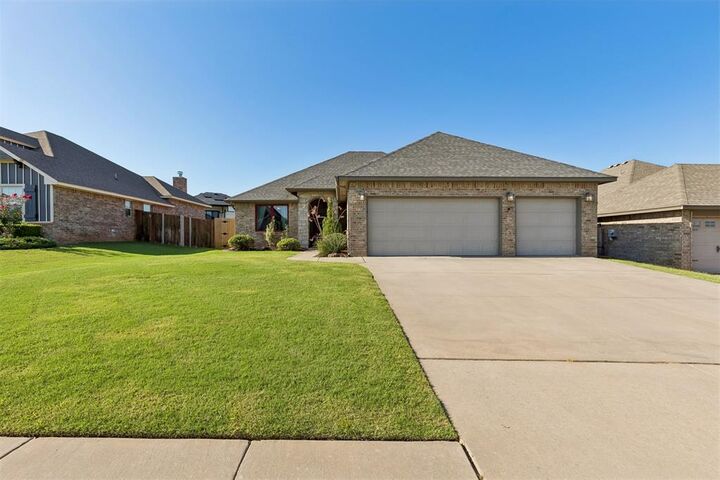 Property Photo:  6116 Beverly Hills Drive  OK 73034 