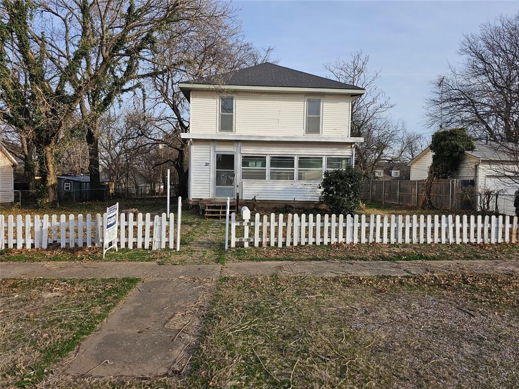 Property Photo:  311 E Jefferson Street  OK 74873 