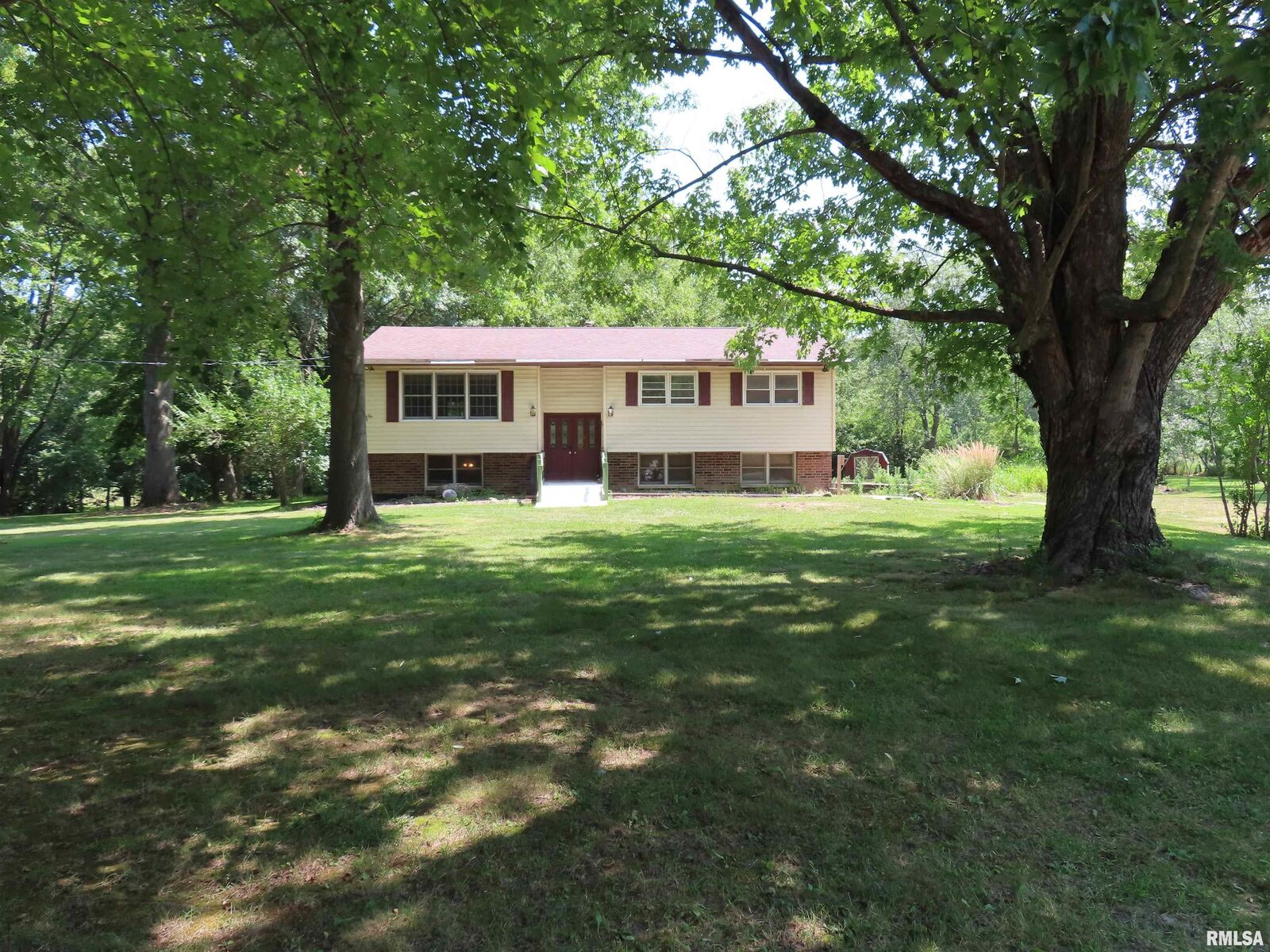 Property Photo:  1201 Eiker Road  IL 61401 