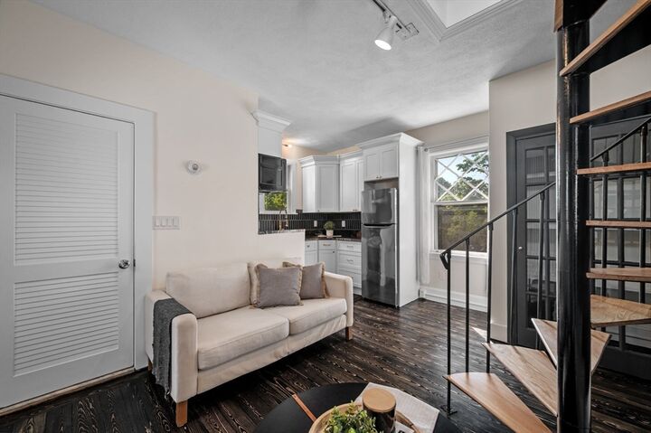 Property Photo:  28 Columbus Ave 4  MA 01915 