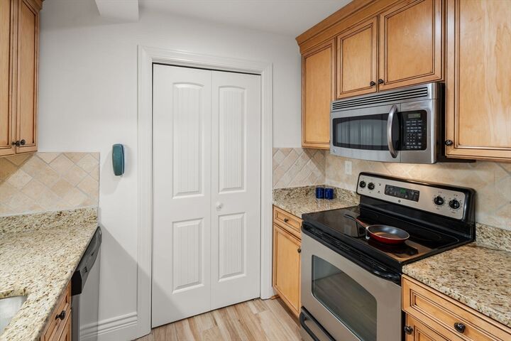 Property Photo:  12 Russell Rd 103  MA 02482 
