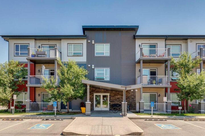 5305 32 Avenue 4313 — photo 1