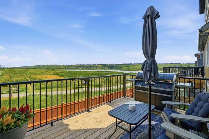 Property Photo: 77 Wolf Hollow Villas SE AB T2X 5K2