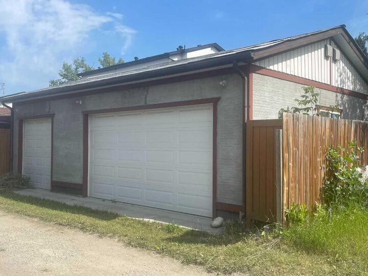 Property Photo:  5123 19 Avenue NW  AB T3B 0T1 