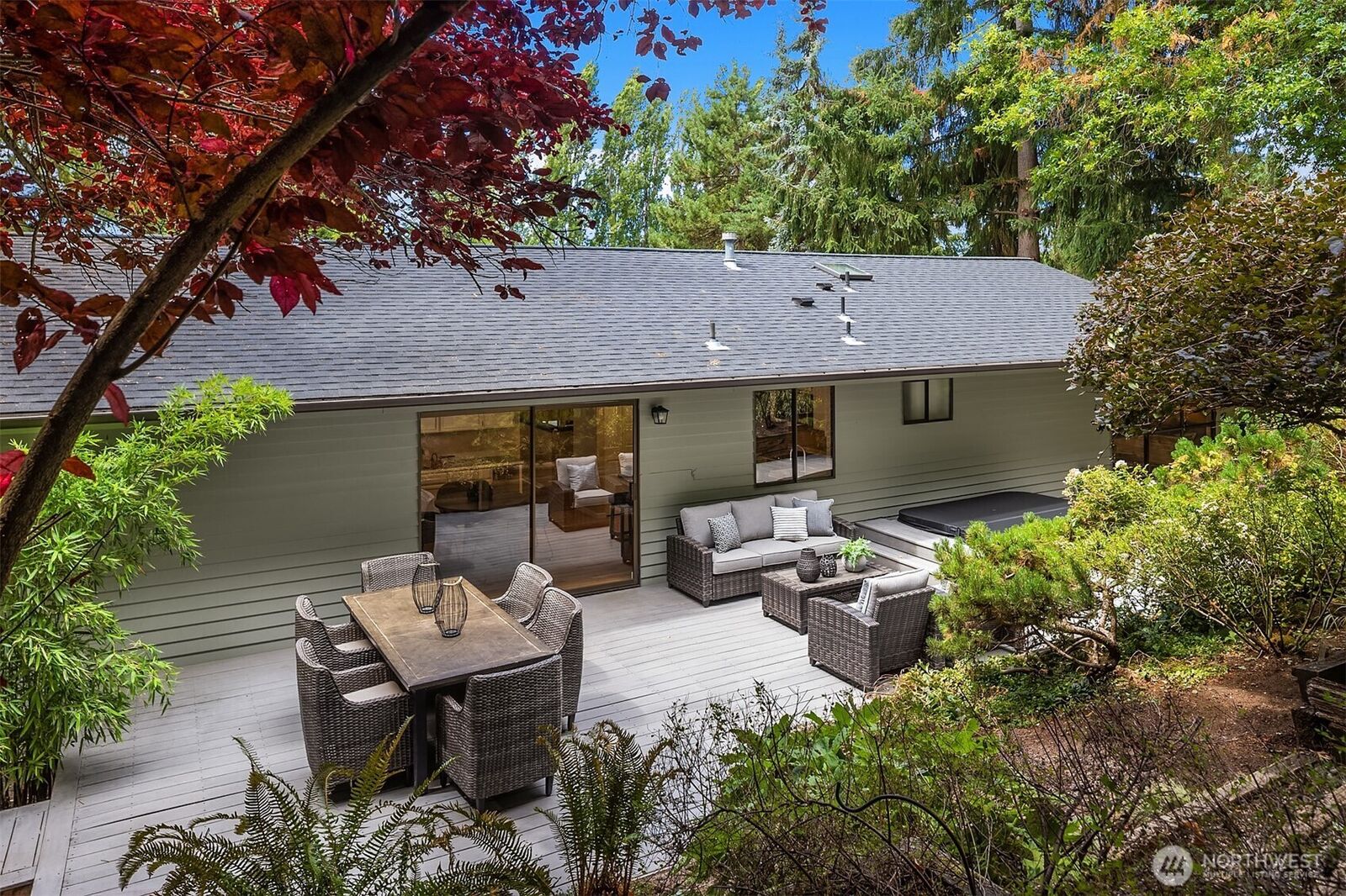 Property Photo:  6560  81st Avenue SE  WA 98040 