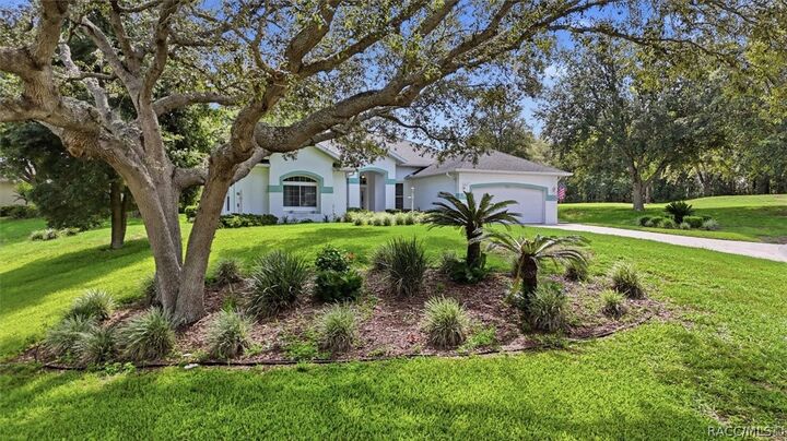 Property Photo:  349 W Crestmont Court  FL 34465 