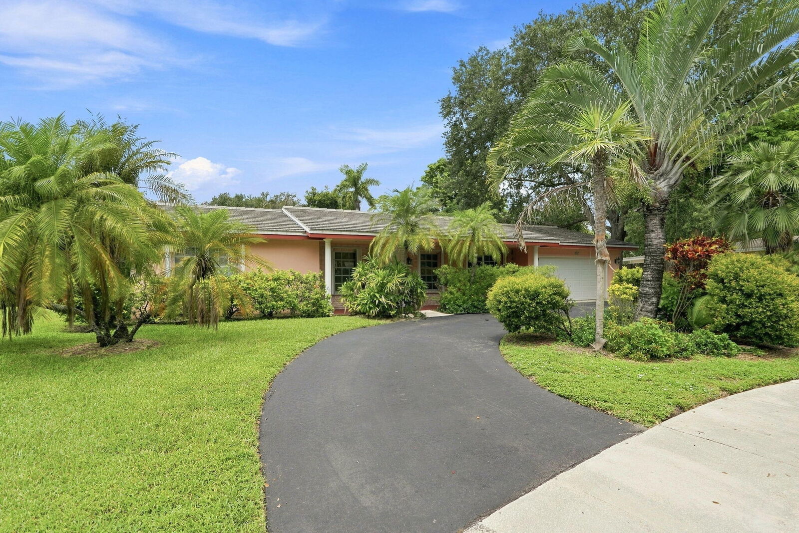 Property Photo: 601 NW 71st Avenue FL 33317
