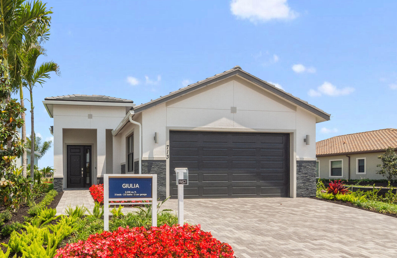 Property Photo:  713 SE Fascino Circle  FL 34984 