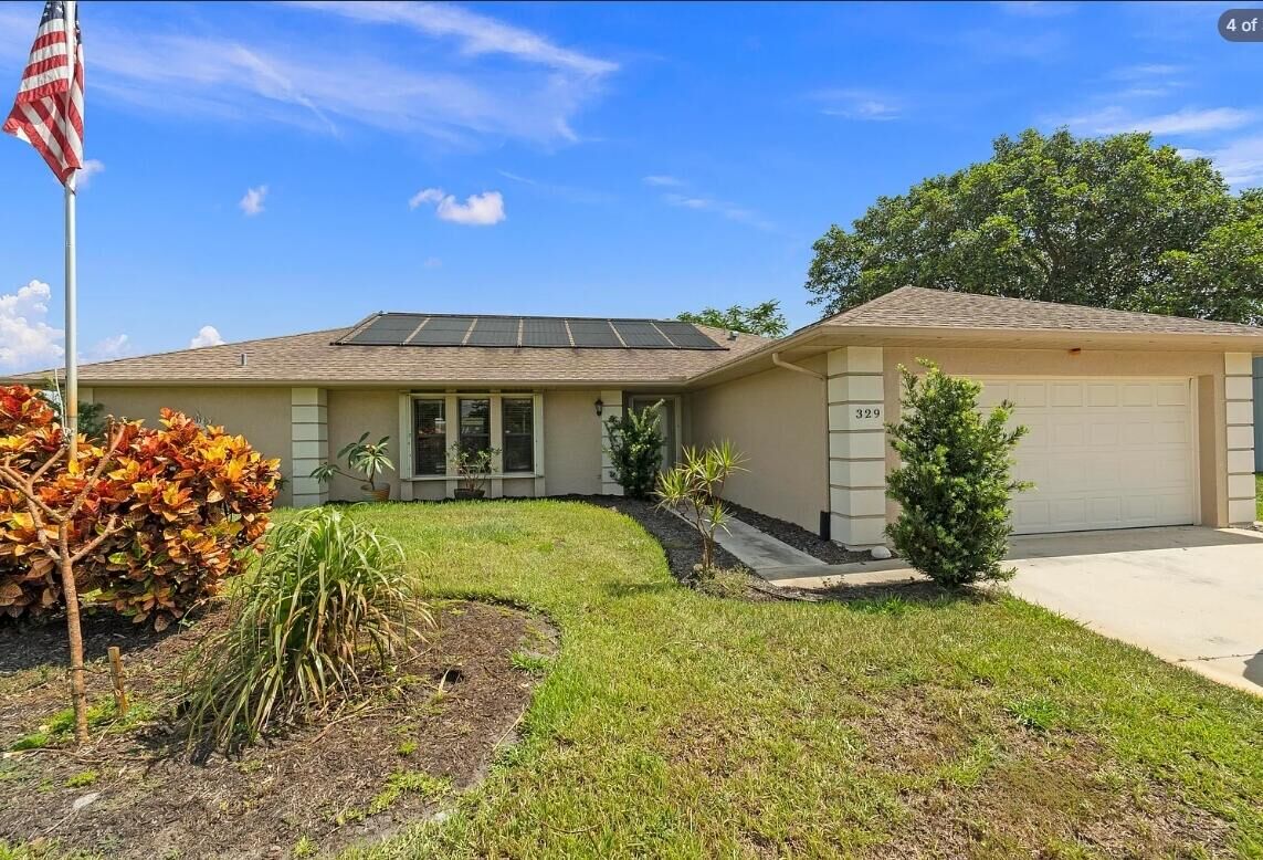 Property Photo:  329 SE Oakridge Drive  FL 34984 