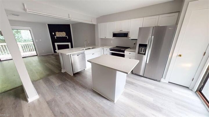 Property Photo:  211 Bridgewater Dr  VA 23603 
