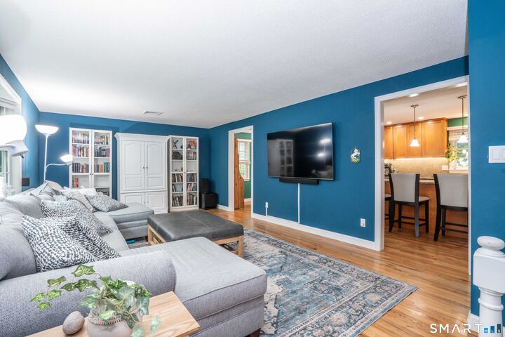 Property Photo:  20 Munnisunk Drive  CT 06070 