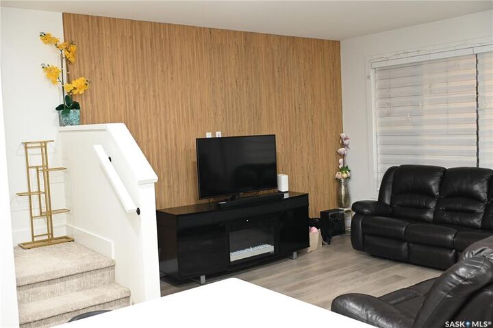 Property Photo:  148 Rosewood Boulevard E  SK S7V 0Y9 