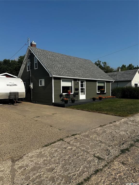 Property Photo:  131 10th Street  SK S4H 1H1 