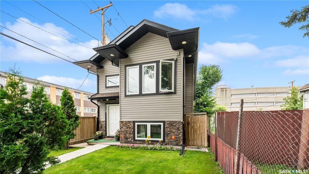 Property Photo:  110 S Avenue S  SK S7M 2Z6 