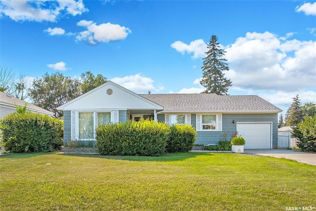 Property Photo:  610 Acadia Drive  SK S7H 3V9 