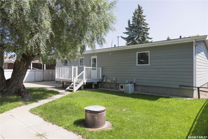 Property Photo:  2885 4th Avenue W  SK S6V 5H9 