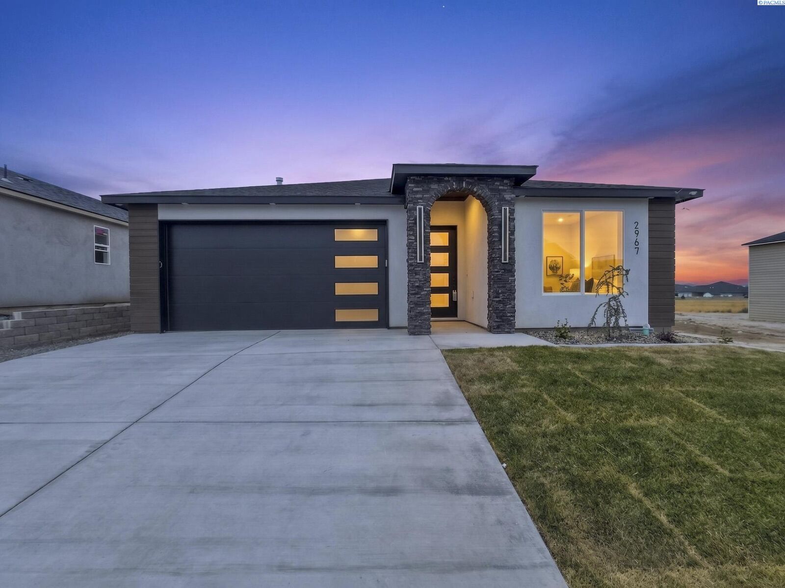 Property Photo:  2967 Meadowlark Ave  WA 99352 