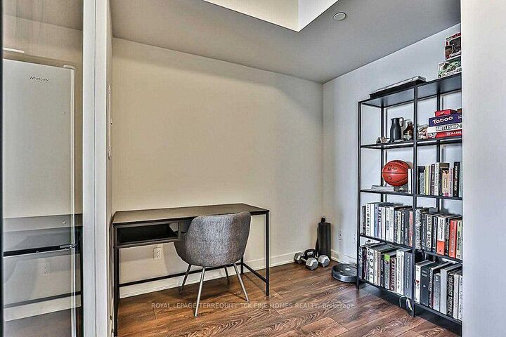 Property Photo:  2 Sonic Way 2712  ON M3C 0P2 