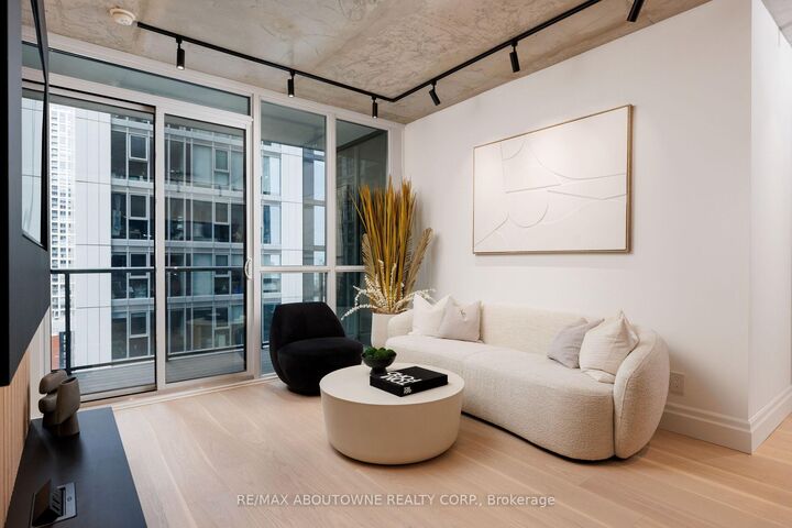 Property Photo:  88 Blue Jays Way 2301  ON M5V 0L7 