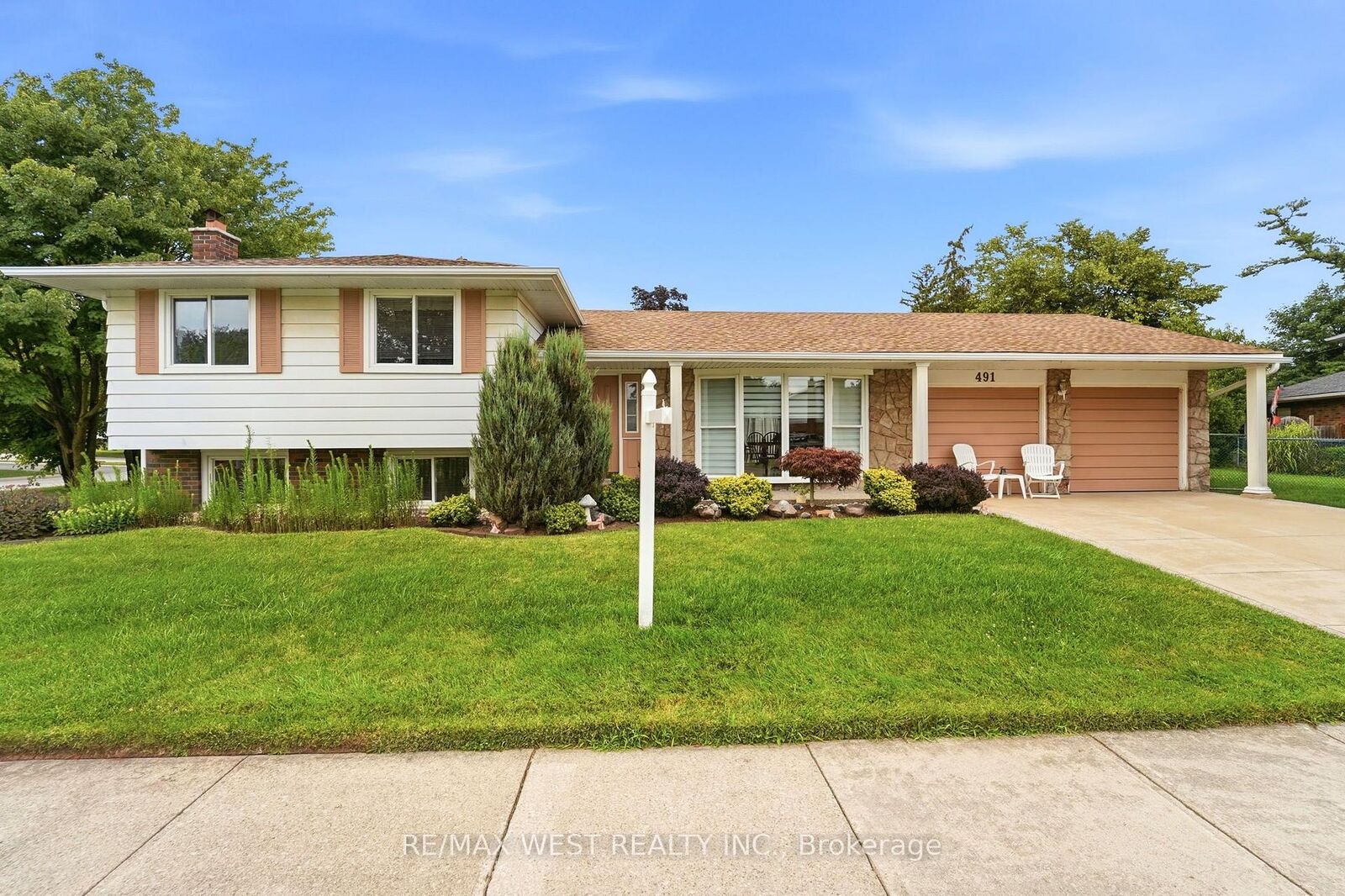 Property Photo:  491 Shannon Crescent  ON L7L 2R6 